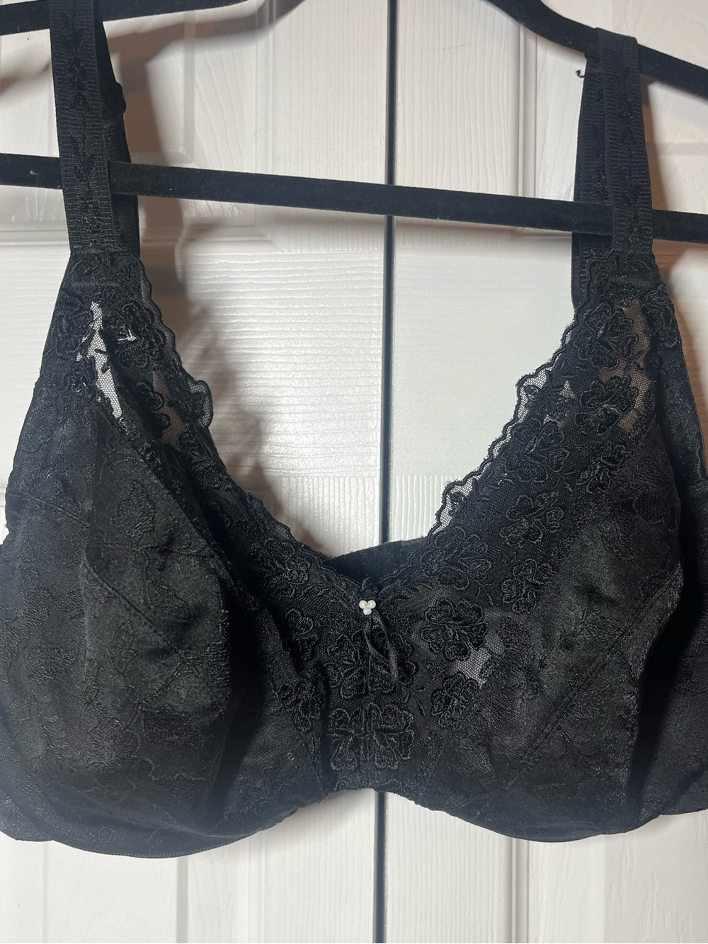 Wacoal black lace Floral Medley Slimline Minimizer Bra, style #85151 size 38C